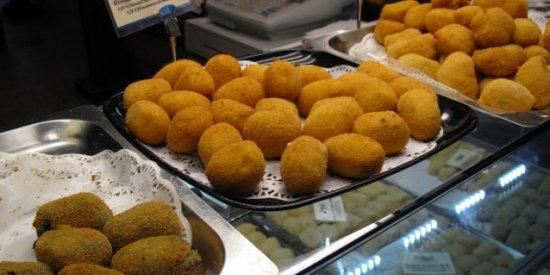 Coldiretti, questʼestate boom del cibo di strada: lʼarancina batte il kebab