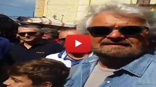 Beppe Grillo tra i cittadini per le vie di Palermo |IL VIDEO