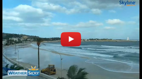 Maltempo, onde lunghe “inghiottono” la spiaggia di San Vito lo Capo 🎥 VIDEO