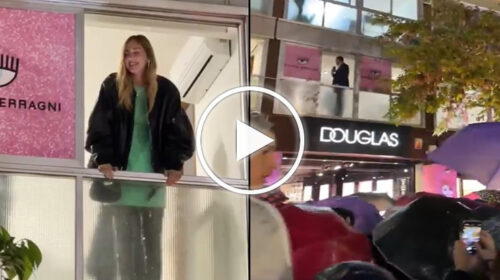 Chiara Ferragni presenta a Palermo la sua nuova linea di trucchi: fans sotto la pioggia in delirio – IL VIDEO