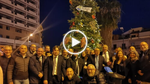 Rap addobba piazza Sturzo per il Natale: “Via al bando per reclutare 306 operai” – IL VIDEO