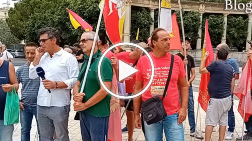 Percettori del reddito in corteo a Palermo: “Non possiamo più pagare bollette ed affitti” – VIDEO