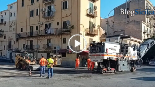 Palermo, dopo 20 anni Via Volturno si rifà il “vestito”: iniziati i lavori di manutenzione stradale. Le immagini – VIDEO