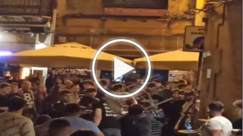 Palermo, lite a colpi di sedie e tavolini in Piazza Sant’Anna – IL VIDEO