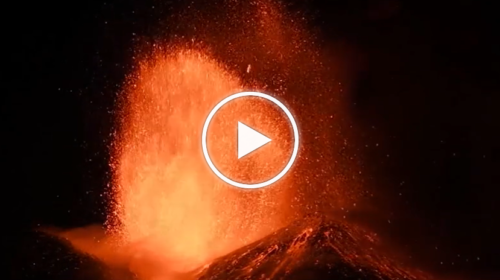 Fontane di lava alte 300 metri, spettacolo e paura durante l’eruzione dell’Etna – IL VIDEO