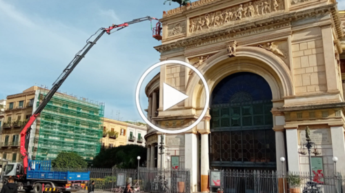 Palermo, operai in azione al teatro Politeama, analisi e lavori sul prospetto – VIDEO