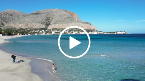 +24°C e sembra primavera a Palermo, le spettacolari immagini riprese dal drone della spiaggia di Mondello – IL VIDEO