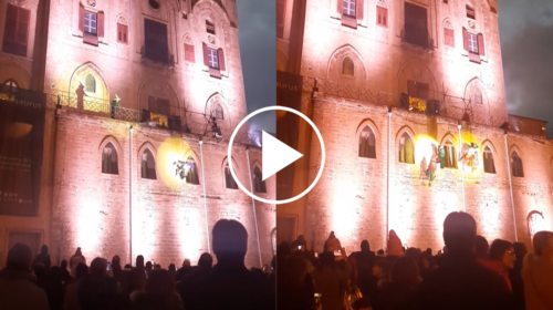 Palermo, l’acrobatica discesa della Befana da Palazzo Reale – IL VIDEO