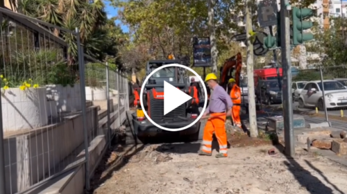 Al via i lavori per rifare i marciapiedi in via Libertà, esultano i residenti: “Finalmente” – VIDEO