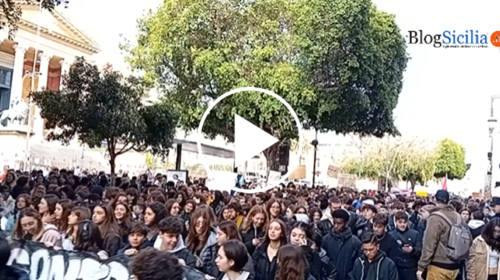 Studenti palermitani in piazza contro la violenza, cori pro Palestina e contro il Governo Meloni – VIDEO