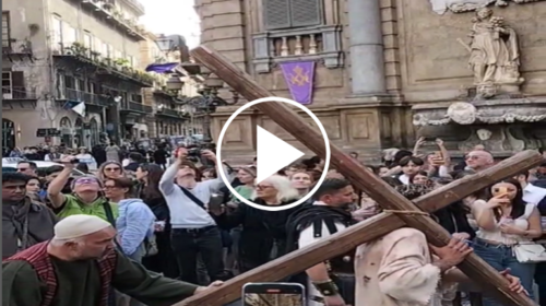 Palermo, la Via Crucis per le strade del centro storico – IL VIDEO