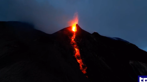 Sicilia, scatta l’allerta rossa per l’eruzione del vulcano Stromboli – IL VIDEO