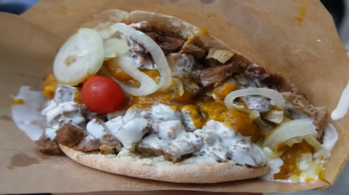 Youtuber romana testa il miglior kebab di Palermo: ecco com’è andata – VIDEO