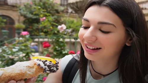 “Esiste il miglior cannolo siciliano?” Il tour di Giulia Crossbow a Palermo – IL VIDEO