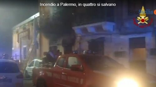 Incendio in casa per la bici elettrica in carica, una famiglia si lancia dal balcone – VIDEO