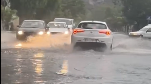 Maltempo, pioggia su Palermo dalle prime ore del mattino: allagamenti a Mondello – VIDEO