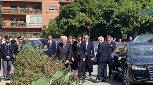 L’ultimo saluto alla figlia di Piersanti, funerali “privati” per Maria Mattarella – VIDEO