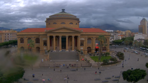 Il tempo cambia, maltempo su Palermo: le immagini da Piazza Verdi – VIDEO DIRETTA