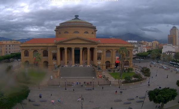 Il tempo cambia, maltempo su Palermo: le immagini da Piazza Verdi – VIDEO DIRETTA