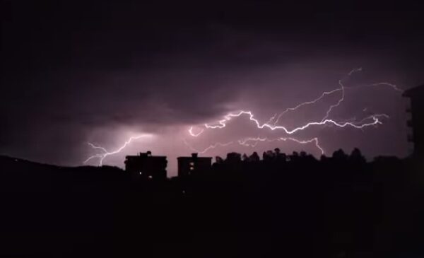 Temporale e fulminazioni in atto su Palermo: le spettacolari immagini – VIDEO