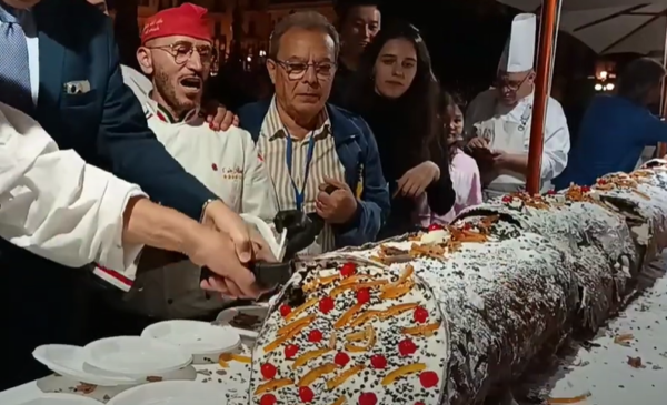 Palermo ha il cannolo più lungo: il VIDEO del dolce realizzato in piazza Verdi