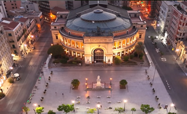 Il teatro Politeama di Palermo: un’esperienza magica all’alba – IL VIDEO