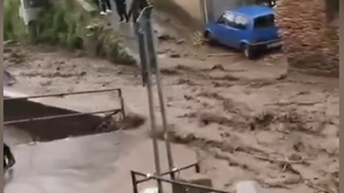 Maltempo in Sicilia, esondazione nel Messinese, famiglie isolate, grandine a Catania – VIDEO