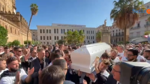 Una bara bianca per Paolo Taormina, in Cattedrale l’ultimo saluto – IL VIDEO