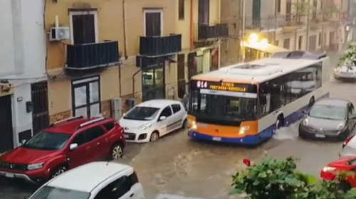 Violento nubifragio su Palermo: allagamenti diffusi, le immagini da Partanna Mondello – IL VIDEO